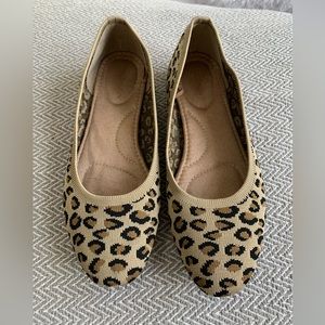 Old Navy cheetah print knit flats. Sz 6